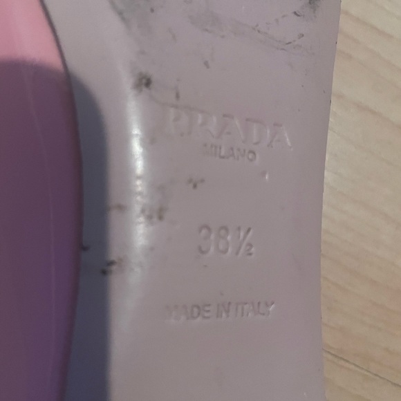 Prada leather flats with colored lip embellishments. - Picture 8 of 9